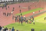 Kericuhan usai laga Persib Bandung melawan Persija Jakarta di Stadion Jalak Harupat, Bandung (23/9)