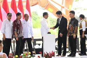 Presiden melakukan peletakan batu pertama (groundbreaking) pembangunan Delonix Nusantara, di Ibu Kota Nusantara, Kalimantan Timur, Rabu (25/09/2024).
