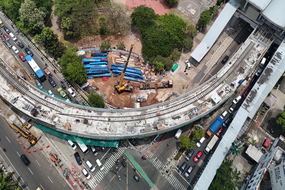 Pembangunan LRT Jakarta Fase 1B telah mencapai progres konstruksi sebesar 29,17% memasuki pada pekan ketiga September 2024.