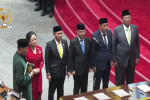 Pembacaan sumpah jabatan pimpinan Dewan Perwakilan Rakyat di Kompleks Parlemen, Jakarta, Selasa (1/10). Foto: Youtube/DPR