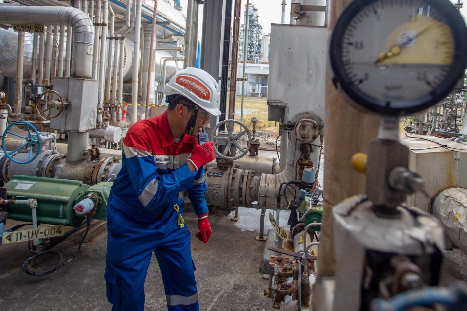 PT Kilang Pertamina Internasional (KPI) Unit Balongan memproduksi bahan bakar minyak ramah lingkungan Diesel X.