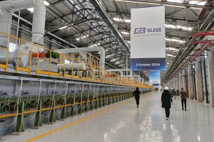 Pabrik kaca KCC Glass 