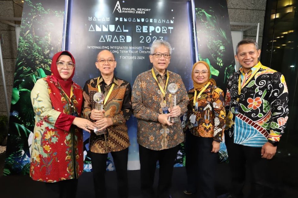 bank bjb bersama anak usahanya bank bjb Syariah meraih penghargaan bergengsi dalam ajang Annual Report Award (ARA) 2023 dalam acara Malam Penganugerahan ARA 2023