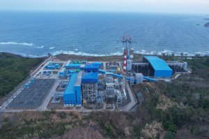PT TBS Energi Utama Tbk melakukan divestasi dua PLTU sebagai bagian dari komitmen netralitas karbon pada 2030, menargetkan pengurangan emisi karbon se