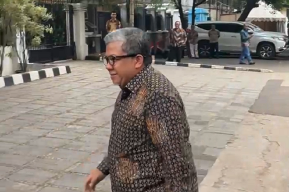 Wakil Ketua Umum Partai Gelora Fahri Hamzah di kediaman Prabowo Subianto, Jakarta, Selasa (15/10). Foto: Amelia Yesidora/Katadata