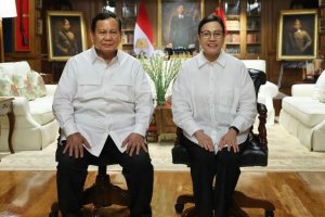 Presiden terpilih Prabowo Subianto bersama Menteri Keuangan Sri Mulyani Indrawati