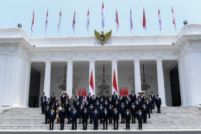 Presiden berfoto bersama Menteri Kabinet Merah Putih