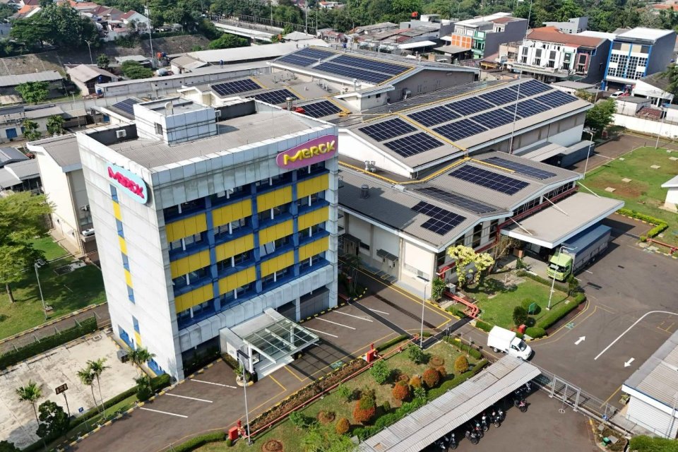 Merck dan Panel Surya (PLTS)