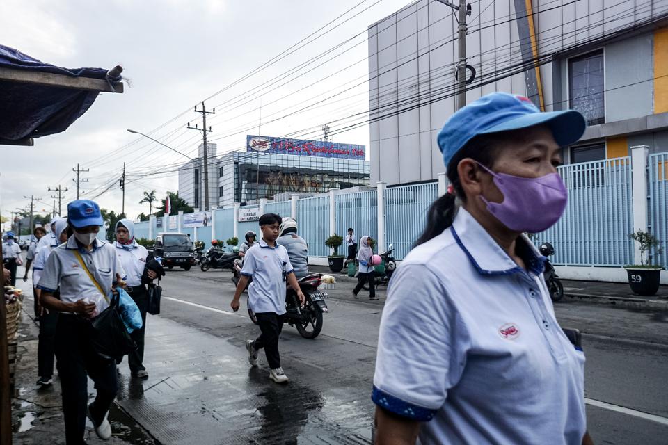 PT Sri Rejeki Isman Tbk (SRIL) atau Sritex masih memiliki sejumlah sangkutan utang pada bank-bank besar di Indonesia, salah satunya yaitu PT Bank Central Asia Tbk (BBCA).