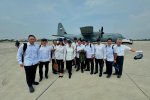 Kabinet Merah Putih bersiap menaiki pesawat Super Hercules milik TNI AU. Foto: Instagram/Sri Mulyani