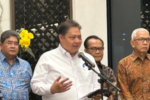 Menko Airlangga dan Apindo Shinta Kamdani