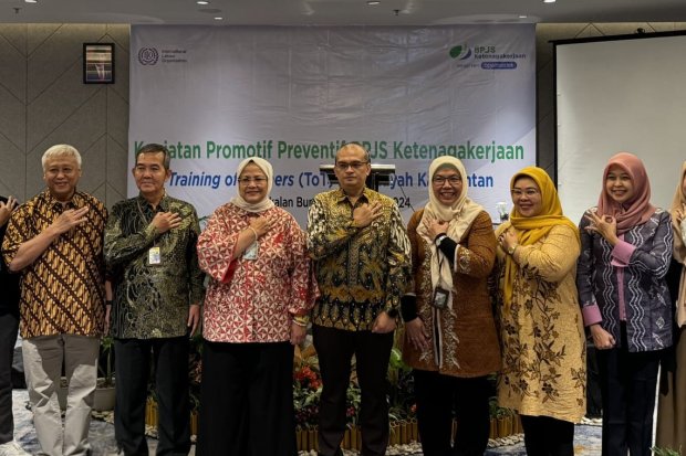 BPJS Ketenagakerjaan bersama International Labour Organization (ILO) sukses menggelar Training of Trainers (ToT) metode pelatihan PAOT (participatory action oriented training) K3 bagi 400 peserta yang berasal dari 200 perusahaan di sektor sawit di wilayah