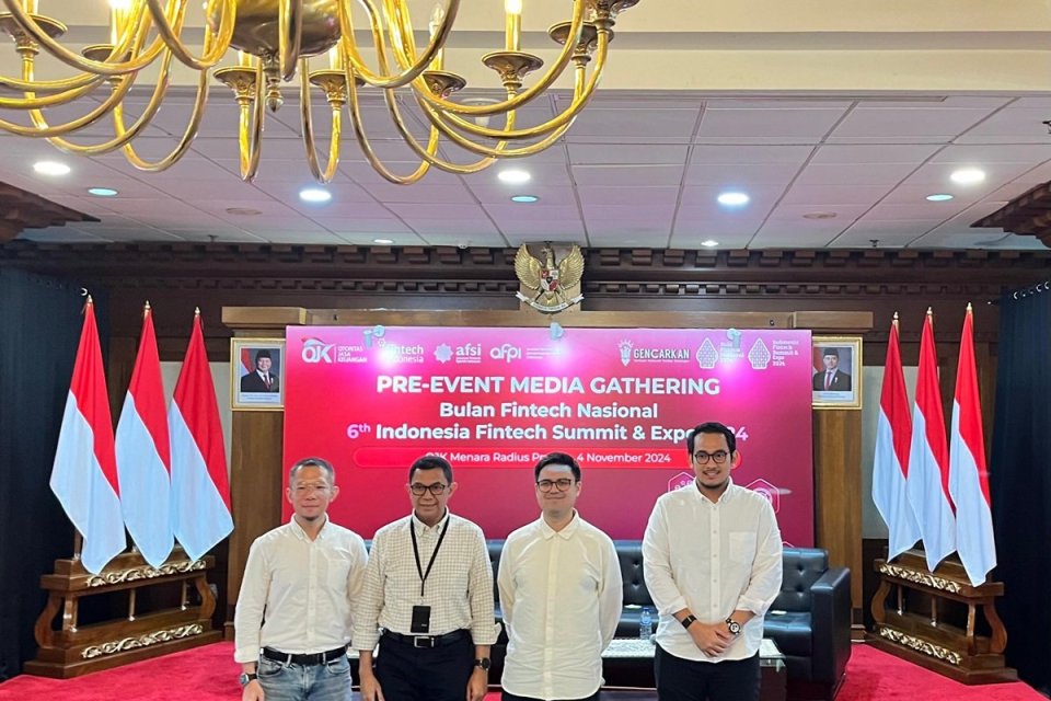 Ketua Umum AFSI Ronald Yusuf Wijaya, dalam Pre-event Media Gathering Bulan Fintech Nasional di OJK Menara Radius Prawiro, Jakarta, Senin (4/11).\
