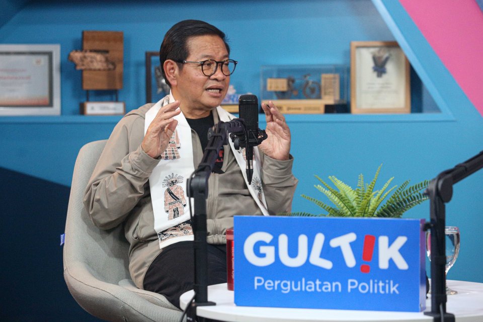 Calon Gubernur Jakarta nomor urut 3, Pramono Anung menyampaikan pemaparan dalam Program Pergulatan Politik (Gultik) di Kantor Katadata, Blok M Plaza, Jakarta, Selasa (5/11/2024). 