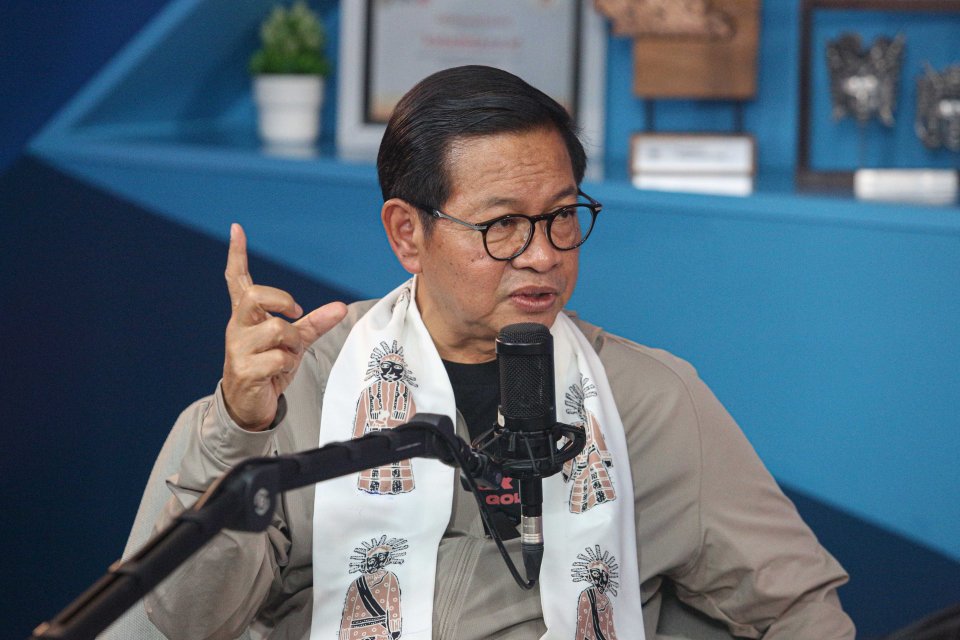 Calon Gubernur Jakarta nomor urut 3, Pramono Anung menyampaikan pemaparan dalam Program Pergulatan Politik (Gultik) di Kantor Katadata, Blok M Plaza, Jakarta, Selasa (5/11/2024). 