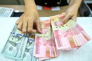 Nilai tukar rupiah melemah