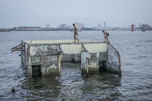 Penurunan muka tanah di pesisir Jakarta
