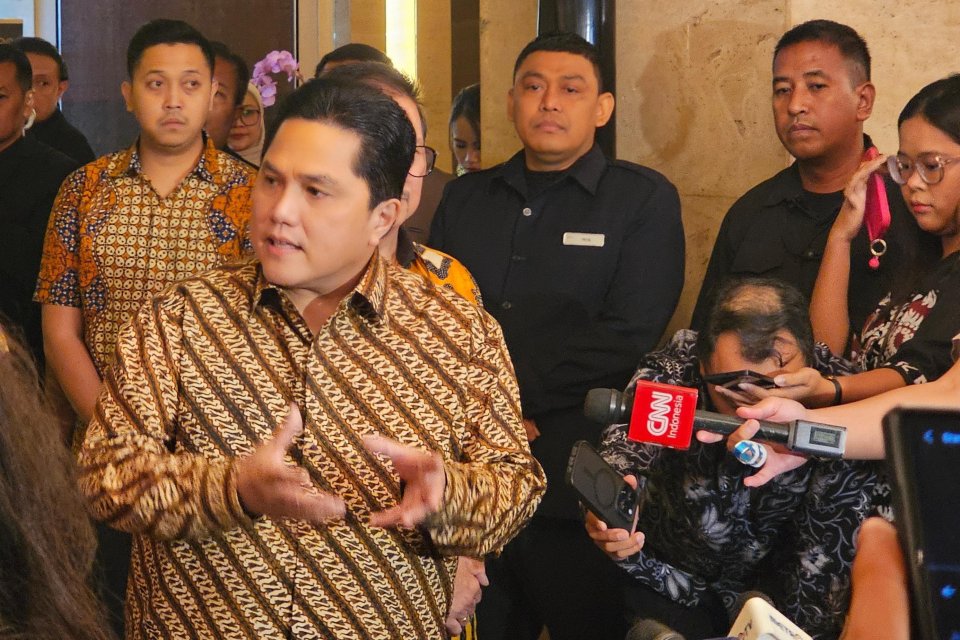 Erick Thohir buka suara setelah muncul kabar bahwa posisi Direktur Utama PT Garuda Indonesia Tbk (GIAA) akan digantikan oleh Plt CEO Lion Air, Wamildan Tsani Panjaitan. 