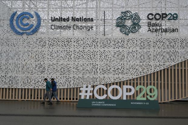 Negara-negara yang hadir dalam pertemuan COP29 di Baku mengadopsi target pendanaan iklim global sebesar US$300 miliar (Rp 4.783 triliun) untuk membantu negara-negara miskin mengatasi dampak perubahan iklim. 