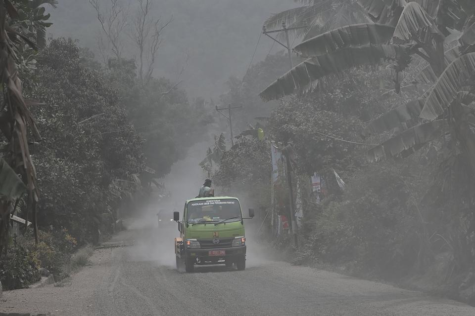 TNI, dapur umum, erupsi Gunung Lewotobi Laki-laki