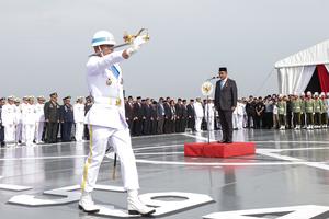 Peringatan Hari Pahlawan di KRI Semarang