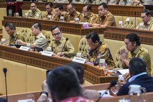 RDP komisi II DPR dengan Wakil Mendagri dan Pj Gubenur
