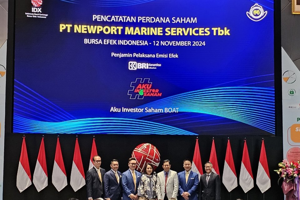 PT Newport Marine Services Tbk (BOAT) resmi mencatatkan saham perdana di Bursa Efek Indonesia (BEI) hari ini, Selasa (12/11). 