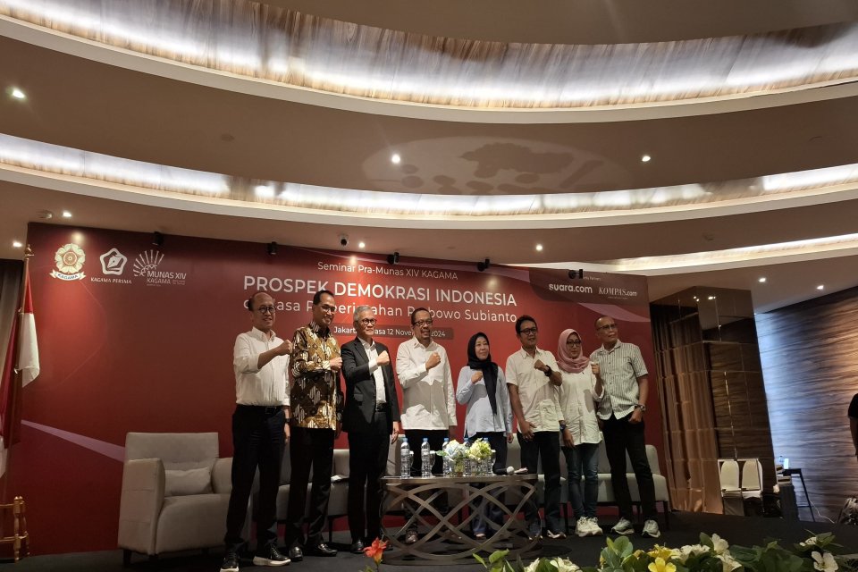 Diskusi bertajuk Prospek Demokrasi Indonesia di Masa Pemerintahan Prabowo Subianto yang digelar oleh Keluarga Alumni Universitas Gadjah Mada, di Ashley Hotel, Jakarta Pusat, Selasa (12/11).