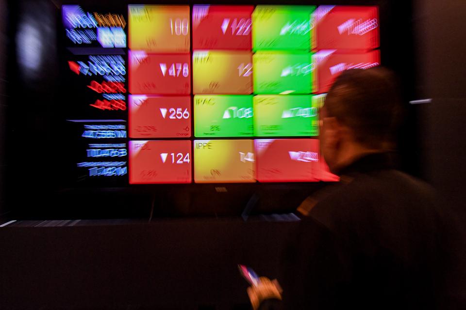 IHSG Sesi I Turun 0,13%, Saham BRMS dan GOTO Justru Naik