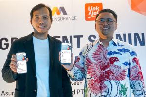 CEO LinkAja Yogi Rizkian Bahar dan CEO Mega Insurance Tomy Ferdiansah dalam acara Penandatanganan Memorandum of Understanding (MoU)