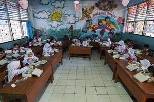 Peluncuran makan bergizi gratis ke murid SD dan SMP di Kendari