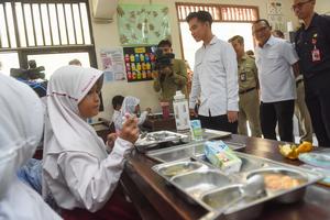 Wapres tinjau uji coba makan bergizi gratis