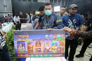 Konferensi Pers Pencapaian Kinerja Desk Pemberantasan Perjudian Daring dan Desk Keamanan Siber dan Pelindungan Data