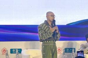 Senior Vice President Corporate Communications Indosat Ooredoo Hutchison Indonesia, Steve Saerang