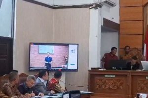 Tom Lembong hadir lewat zoom dalam sidang praperadilan penetapan tersangka kasus impor gula , Kamis (21/11)