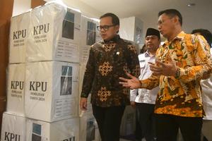 Wamendagri meninjau persiapan distribusi logistik Pilkada 2024