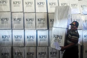 Distribusi logistik Pilkada di Kudus