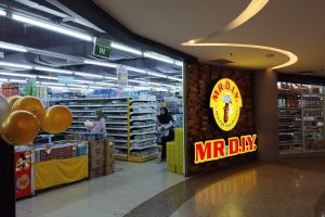 Gerai MR DIY di Plaza Blok M