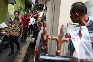 Gibran tinjau korban banjir Kebon Pala