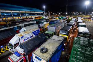 Dampak cuaca buruk di Pelabuhan Merak