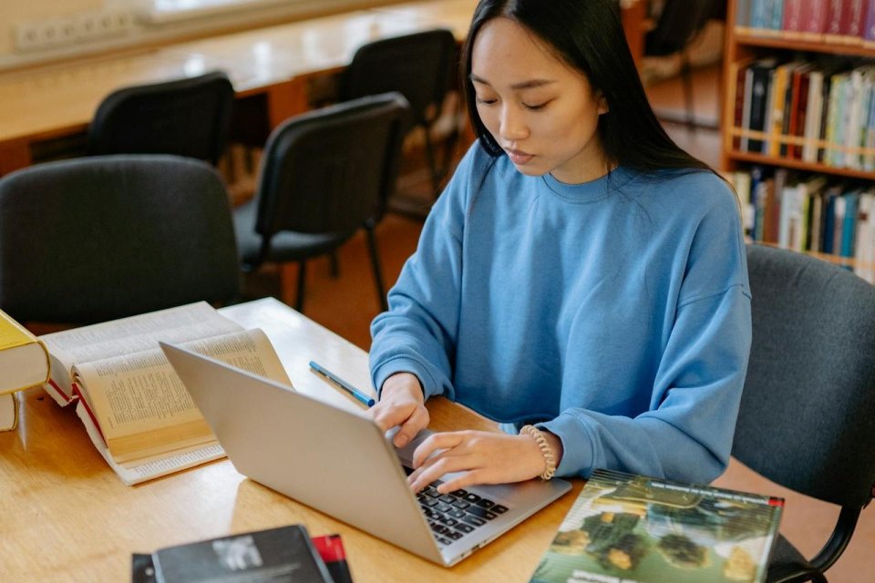 Contoh Soal UAS Bahasa Indonesia Kelas 9