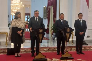 Prabowo Subianto bertemu Jose Manuel Barroso di Istana Merdeka Jakarta pada Jumat (6/12)