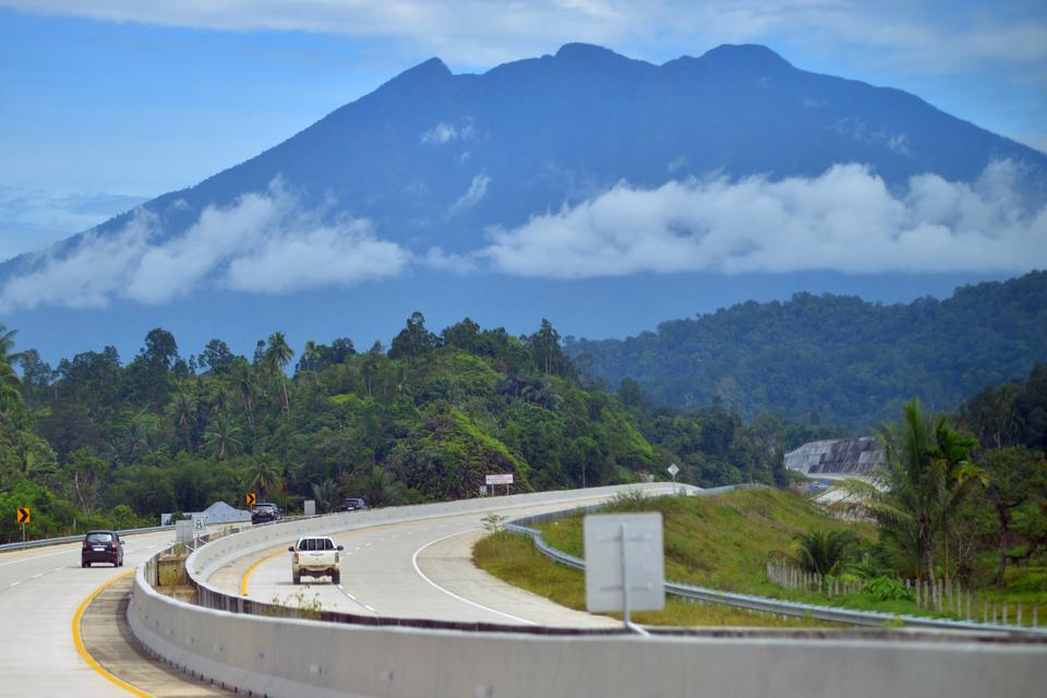 Menteri PU Kaji Perjanjian dengan Operator untuk Pangkas Tarif Tol 