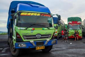 Kantong parkir kendaraan pengangkut logistik