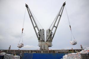 Kedatangan beras Impor asal Myanmar di Medan