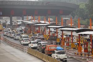 Jumlah kendaraan melintas di Tol Tangerang-Merak