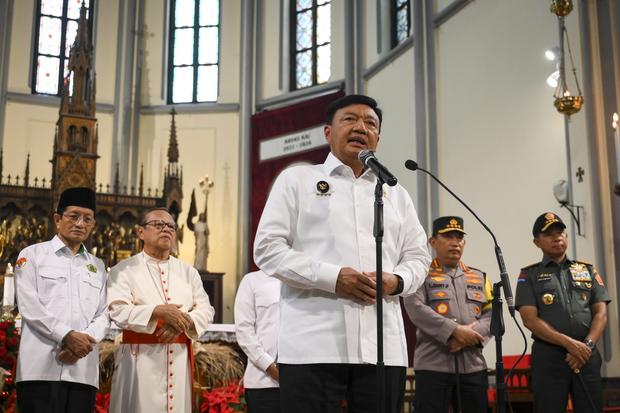 Jajaran menteri tinjau keamanan Katedral Jakarta