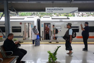 Arus Mudik Natal 2024 dan Tahun Baru 2025 di Stasiun Pasar Senen