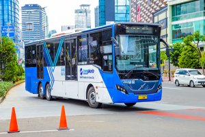 Jam operasional Transjakarta, KRL, MRT, LRT dan Whoosh Malam Tahun Baru 2025