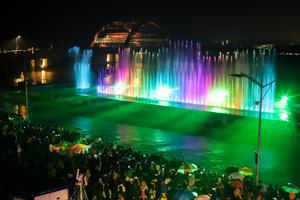 Perayaan tahun baru 2025 di Surabaya